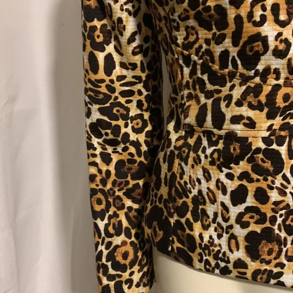 Vintage Isabella quilted animal print blazer jacket. Size 8‎